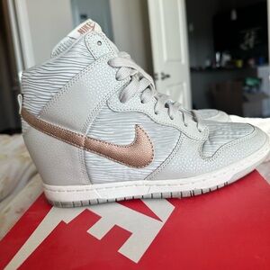 Womens Dunk Sky Hi 528899 013